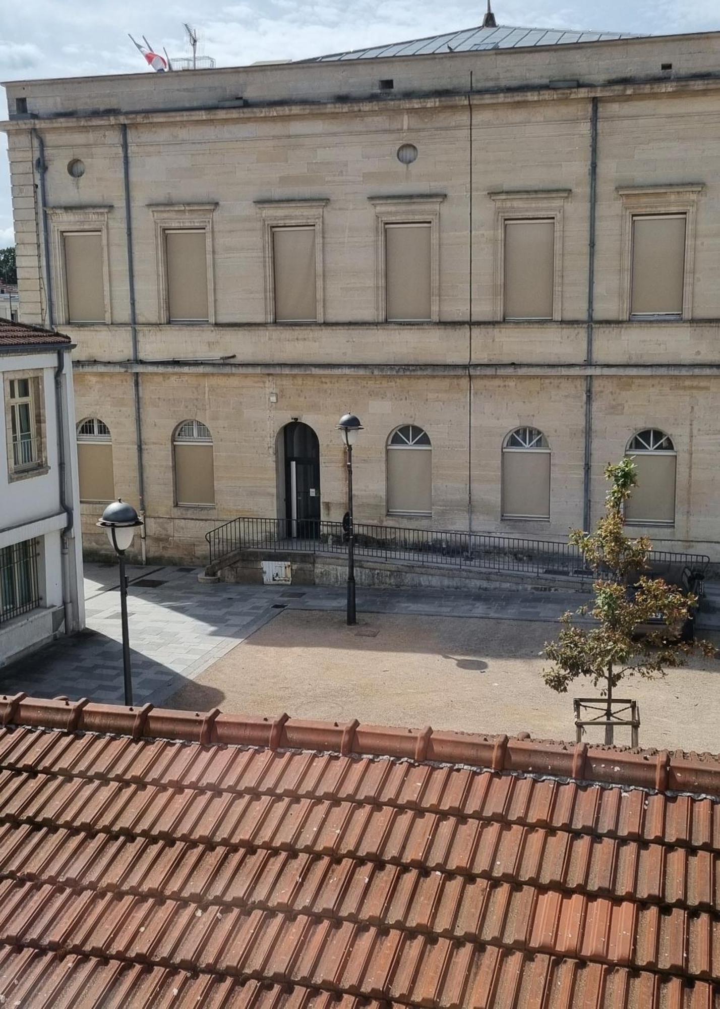 Victoire Saphir 203 Climatise Hotel De Ville Сен Дизие Екстериор снимка